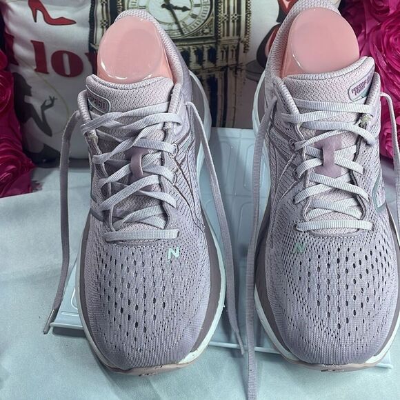 (A) NEW BALANCE WOMEN'S 860 V13, size 11 women’s/ 9.5 men’s - Picture 2 of 15